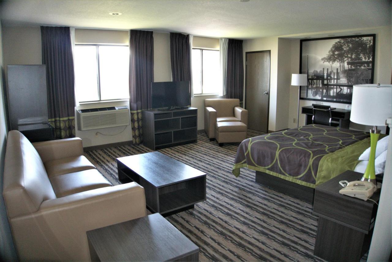 Super 8 By Wyndham Spirit Lake/Okoboji Exteriör bild