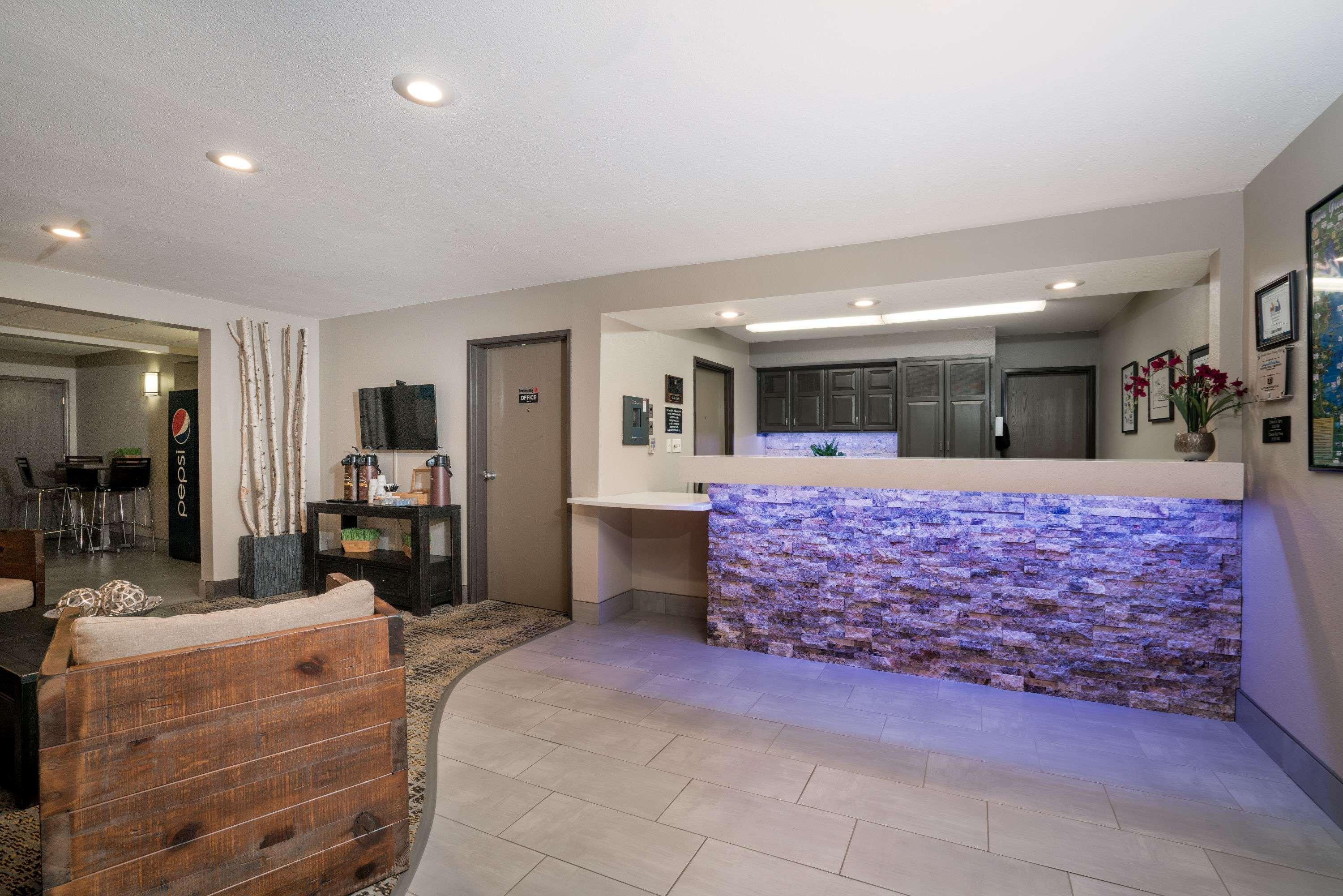 Super 8 By Wyndham Spirit Lake/Okoboji Exteriör bild