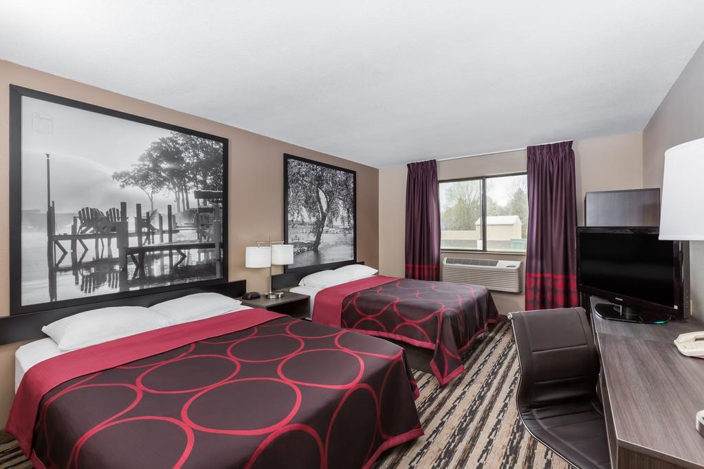 Super 8 By Wyndham Spirit Lake/Okoboji Exteriör bild