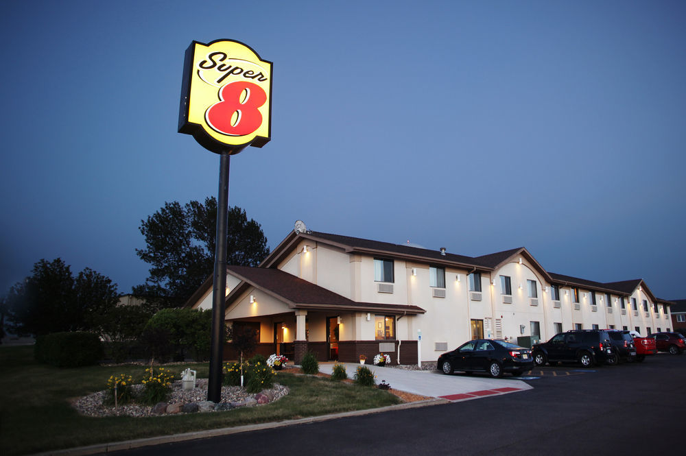 Super 8 By Wyndham Spirit Lake/Okoboji Exteriör bild