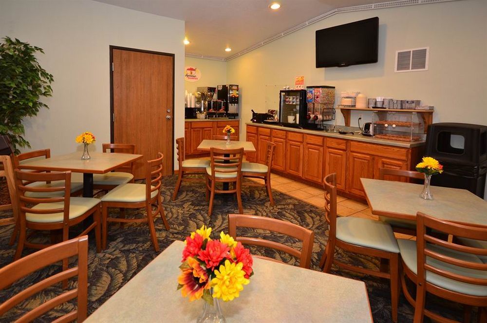 Super 8 By Wyndham Spirit Lake/Okoboji Exteriör bild