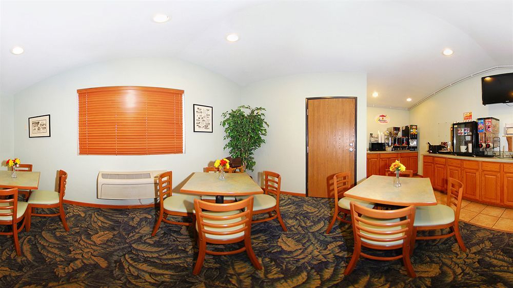 Super 8 By Wyndham Spirit Lake/Okoboji Exteriör bild
